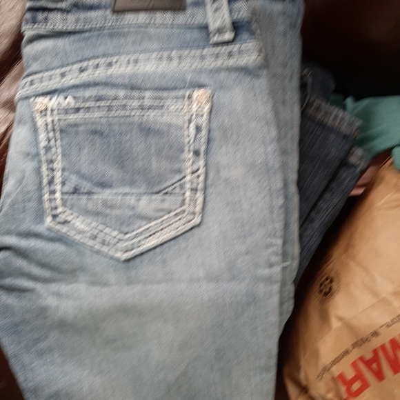 Name brand shirts and jeans - Picture 9 of 15